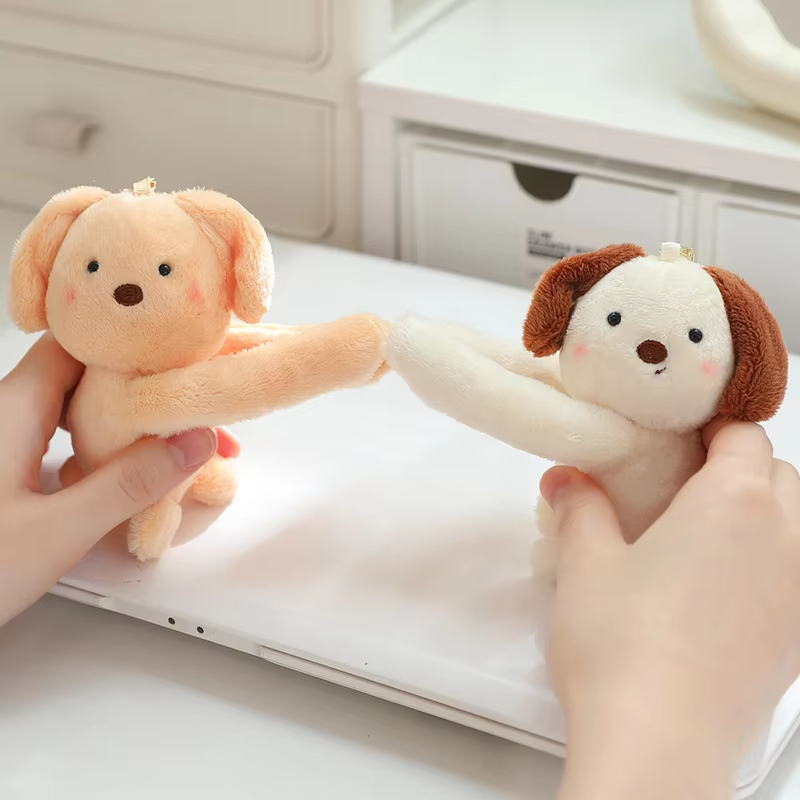 Cute Hugging Dogs Keychains